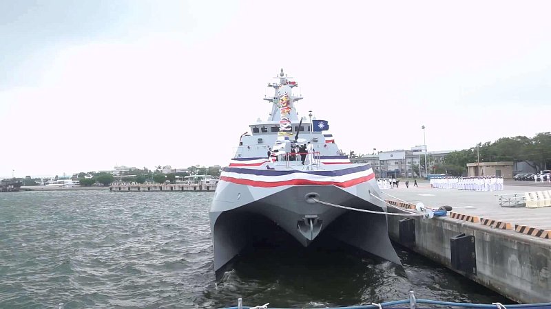 Головной корвет-катамаран второй партии класса "Тоцзянь"
